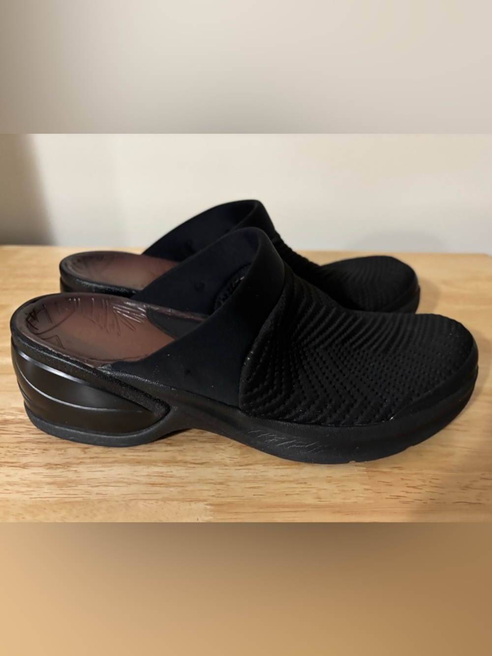 Bzees Kitty Black Slip-On Comfort Clogs